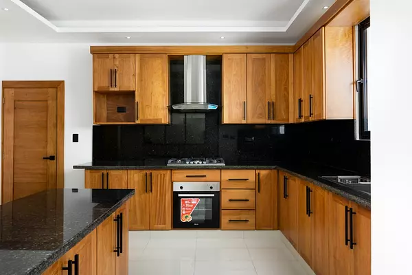 casas - Moderna Vivienda en Residencial Cerrado, Ave. 27 de Febrero 9