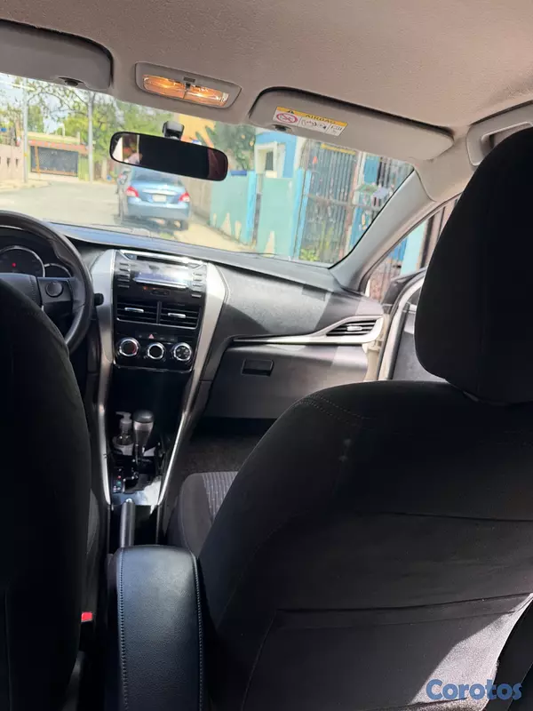 carros - Toyota Yaris año 2018 8