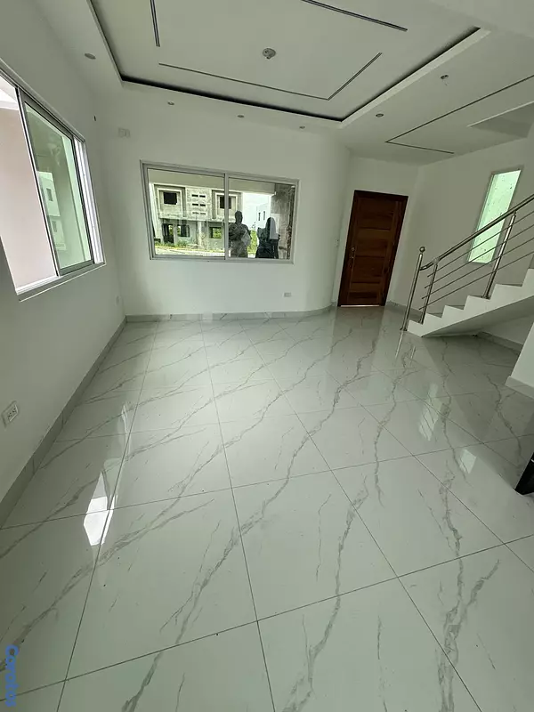 casas - venta de casa de 3 niveles con piscina en avenida ecológica Santo Domingo este  4