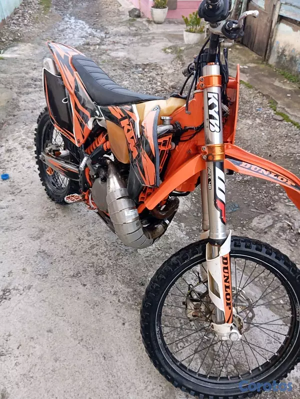 motores y pasolas - Moto KTM enduro 
250cc 2t ensendido por sefil.
8.0.9 703 7303 contactarme. 2