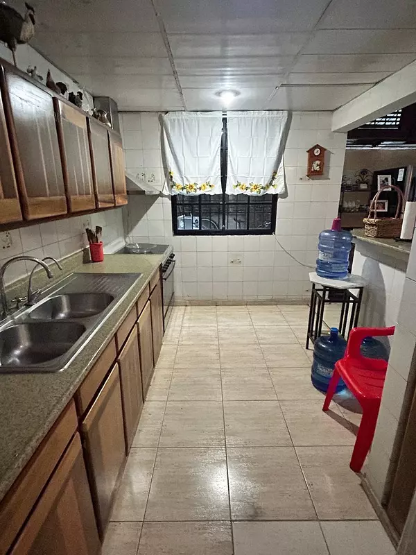 casas - Vendo casa en la Av. Independencia  9