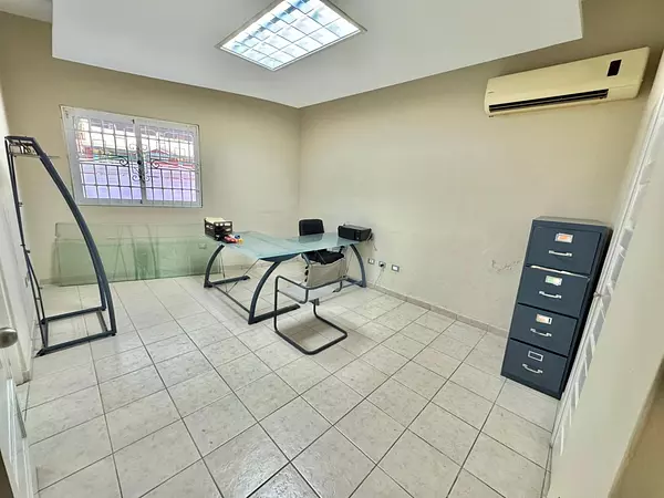 oficinas y locales comerciales - Local Comercial en Venta ZONA UNIVERSITARIA 4