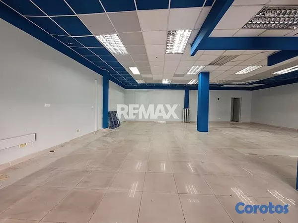 oficinas y locales comerciales - Local comercial de 172mt2 en alquiler en San Carlo 8