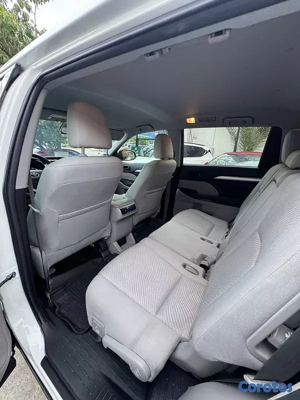 jeepetas y camionetas - Toyota Highlander LE 2019 5
