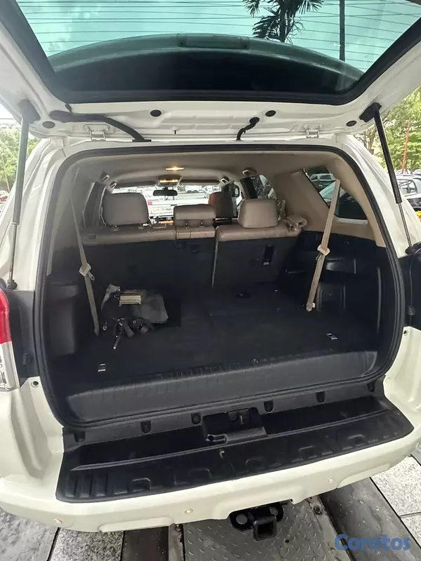 jeepetas y camionetas - Vendo Toyota 4 Runner SR5 2013 Excelentes Condicio 5