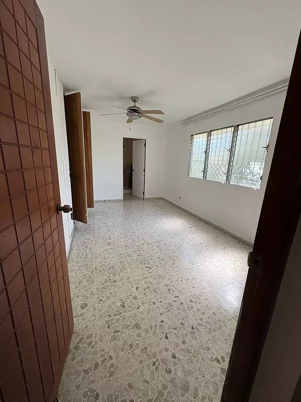 casas - Casa en alquiler Urbanización Fernandez de 4 Hab. 5