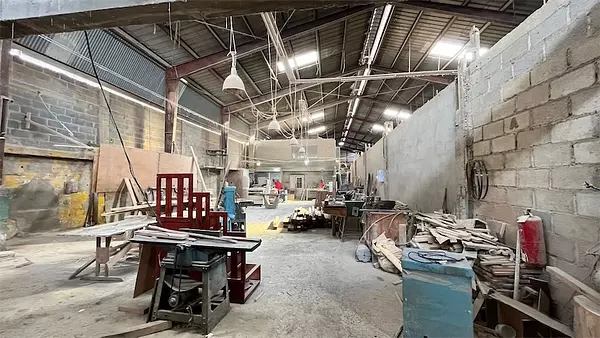 oficinas y locales comerciales - Nave céntrica en herrera 9