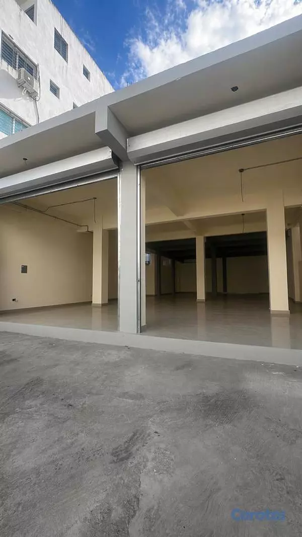 oficinas y locales comerciales - Local de 200mt2 en alquiler en Urbanización Fernan 5