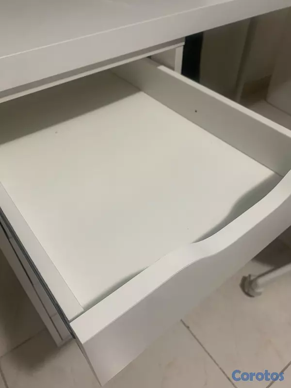 muebles y colchones - Escritorio con su silla 3