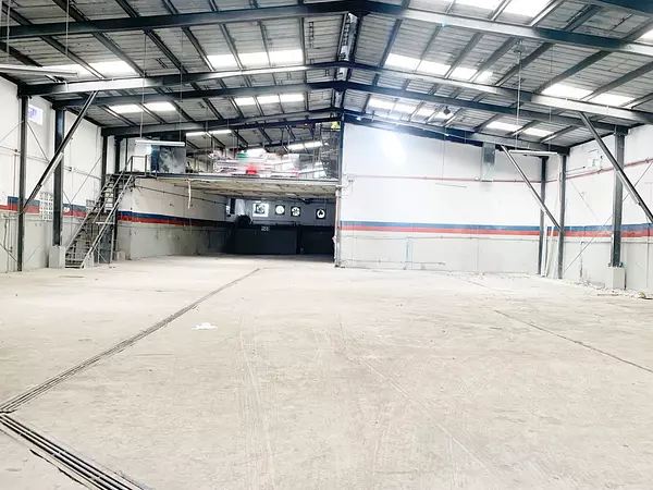 oficinas y locales comerciales - nave en venta en el Quisqueya  7