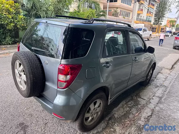 jeepetas y camionetas - Por motivo de viaje se vende excelentes condiciones  6