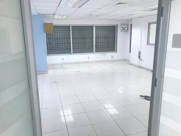 oficinas y locales comerciales - Local céntrico en Primer nivel  3