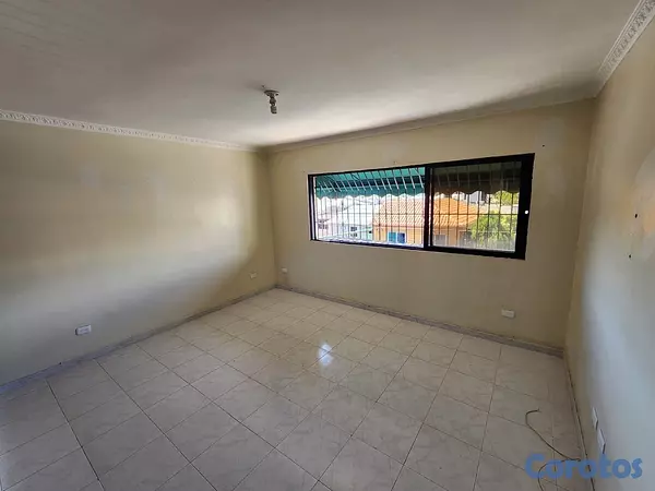 apartamentos - vendo avenida independencia klm 6 y medio próximo a la Núñez tres hab dos baño  2