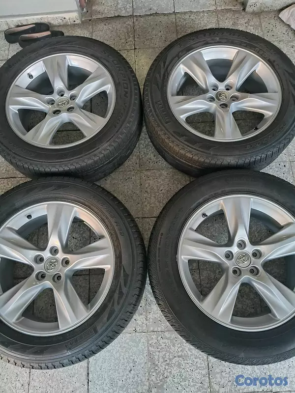 accesorios para vehiculos - Gomas con sus aros de toyota Highlander 2015/2022  4