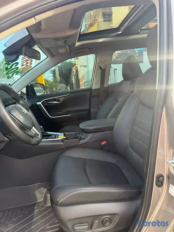 jeepetas y camionetas - Toyota Rav4 XLE 2024 9