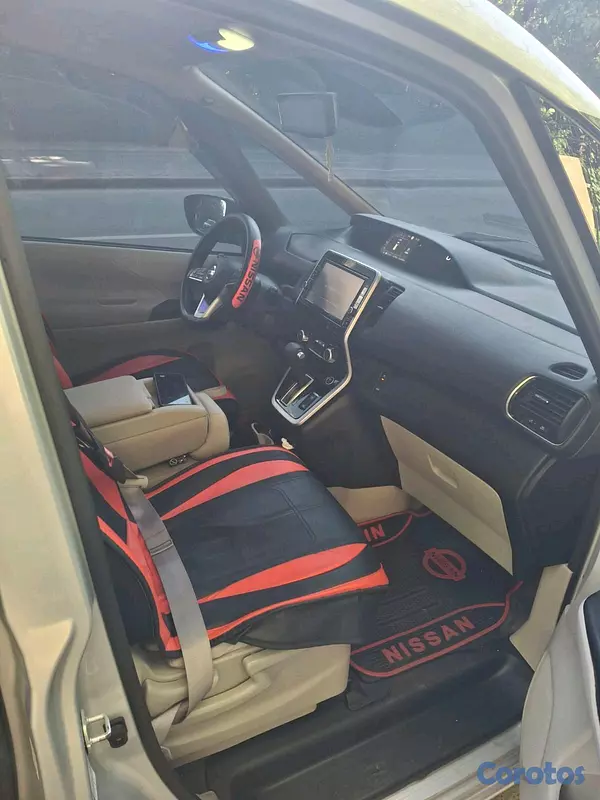 jeepetas y camionetas - Nissan serena 2019 8