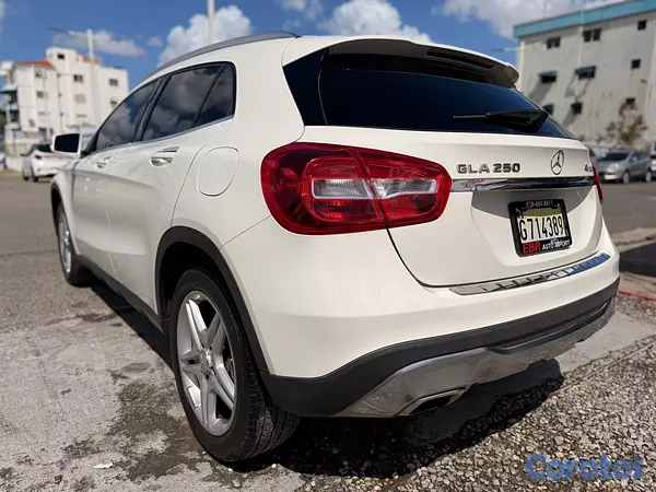 jeepetas y camionetas - Mercedes Benz GLA250 4 Matic 2018 8