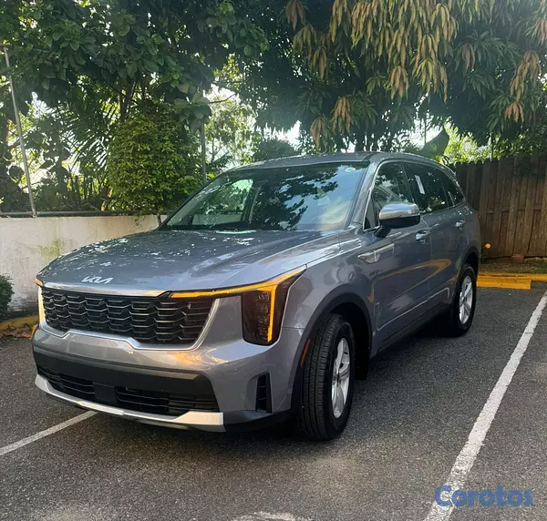 jeepetas y camionetas - KIA SORENTO LX 2025 3 FILAS DE 7 PASAJEROS COMO NUEVO 11MIL KM CAMARA NAVEG 2