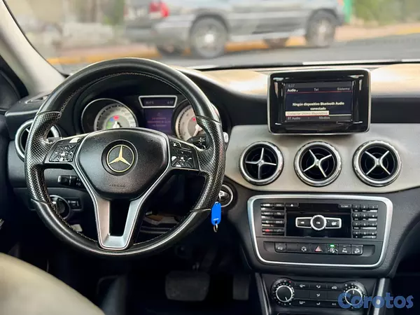 jeepetas y camionetas - MERCEDES BENZ GLA250 4MATIC  BLANCA 2015 6