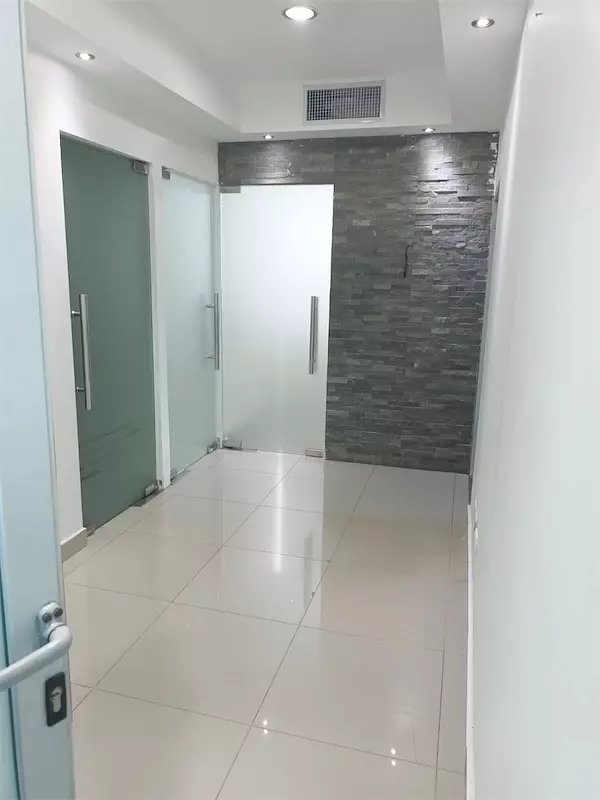 oficinas y locales comerciales - Local para oficina en los prados  8