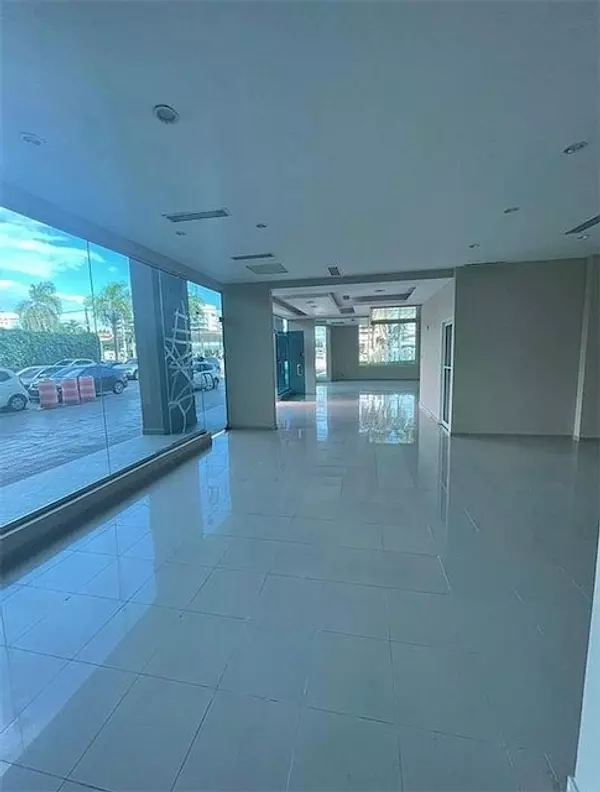 oficinas y locales comerciales - Local en primer nivel  4