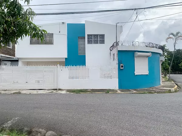 oficinas y locales comerciales - Propiedad comercial esquinera  3