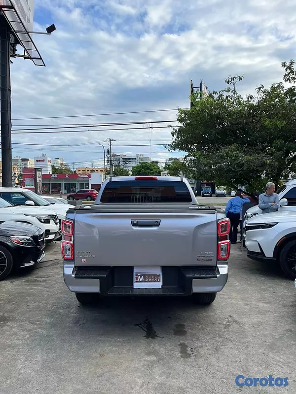 jeepetas y camionetas - Isuzu Dmax LSE 2022
 7