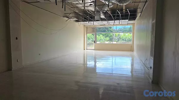oficinas y locales comerciales - Alquilo Local en Av. Rómulo Betancourt, Excelente Punto Comercial 2