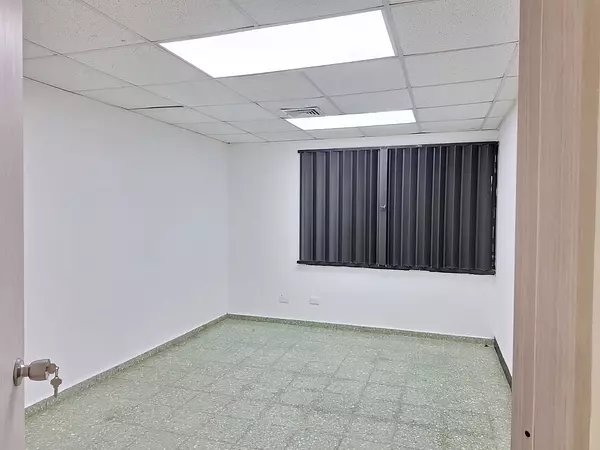 oficinas y locales comerciales - local en Piantini 6