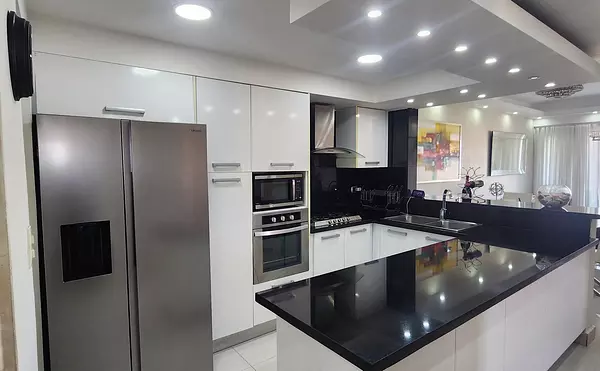 apartamentos - SE VENDE

Apartamento en 8vo piso con hermosa vista. En Av. Lope de Vega, Arroyo 5