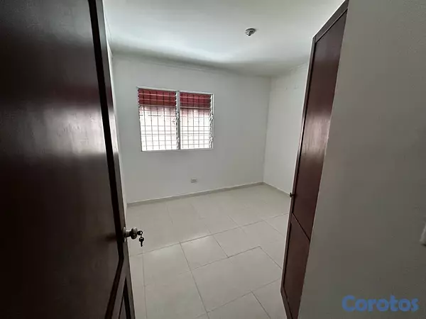 apartamentos - ¡Oportunidad! Vendo apartamento en Santo Domingo Oeste. 3er Nivel. 9