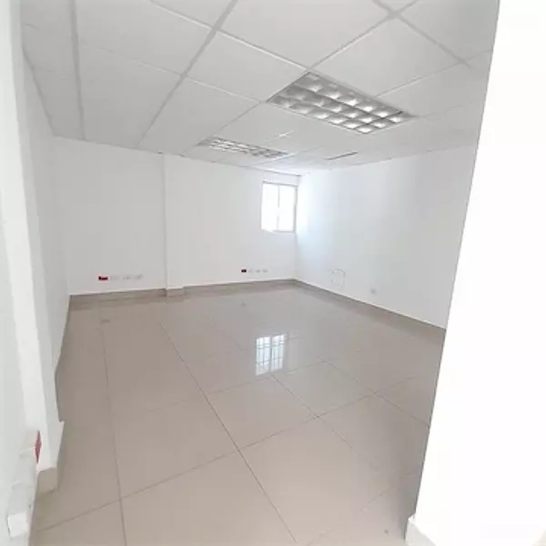 oficinas y locales comerciales - Local amplio en la Esperilla  6
