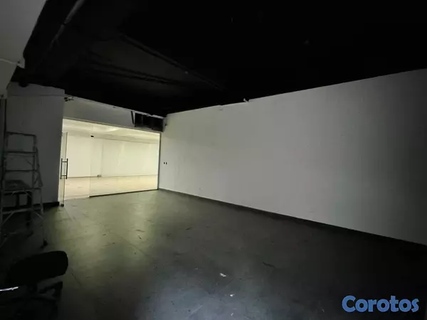 oficinas y locales comerciales - Local en venta y alquiler en el Malecón de Santo D 4