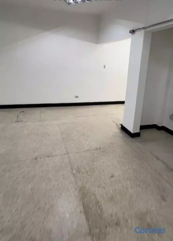 oficinas y locales comerciales - Alquiler de Local en naco 1er piso 11