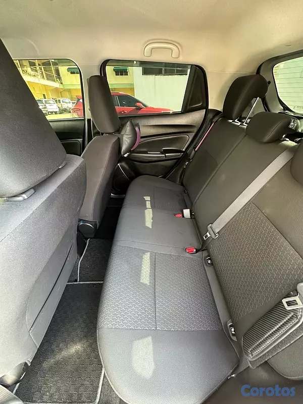 carros - SUZUKI SWIFT 2017 muy nueva RD$685,000 negociable  5