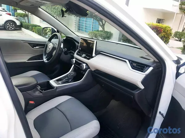 jeepetas y camionetas - Toyota rav4 2023 xle clean  10