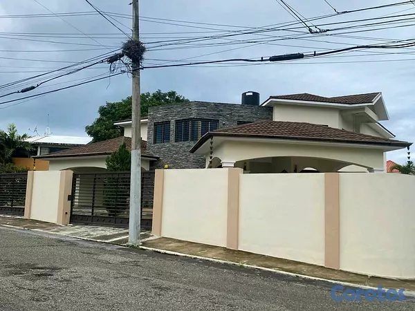 casas - casa amplia en residencial de puerto plata  7