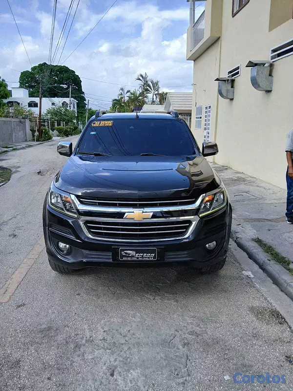 jeepetas y camionetas - Venta de Chebrolet colorodo z71 (2020) 3