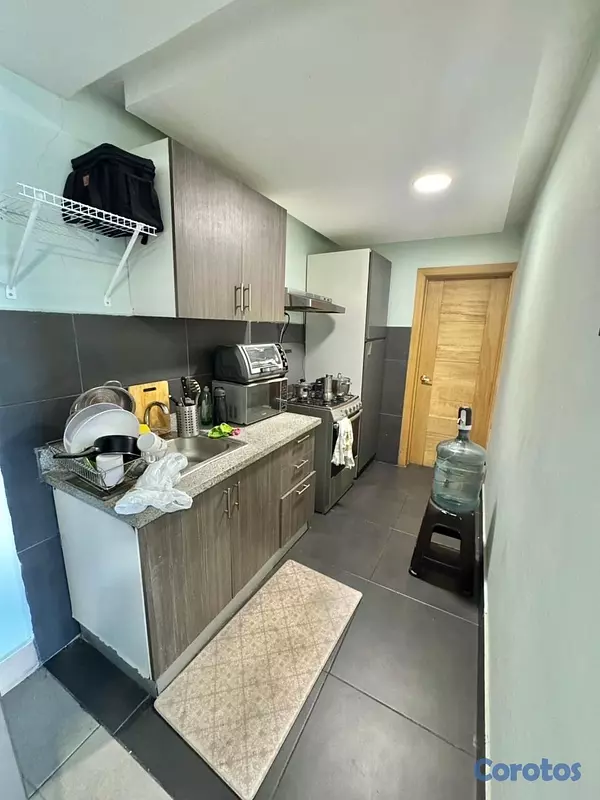 apartamentos - vendo naco segundo nivel una habitación terraza 1.5 baños parqueo área de lavado 7