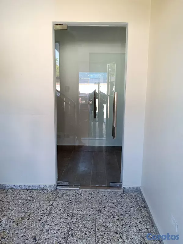 oficinas y locales comerciales - Oficina en alquiler primer nivel en la 27 de febre 8