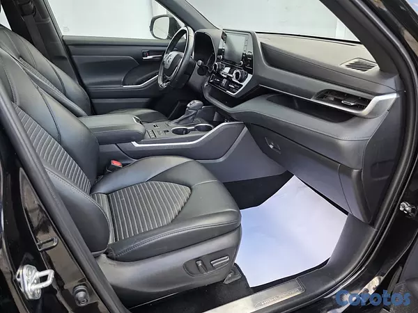 jeepetas y camionetas - Toyota highlander 2022 XSE  4
