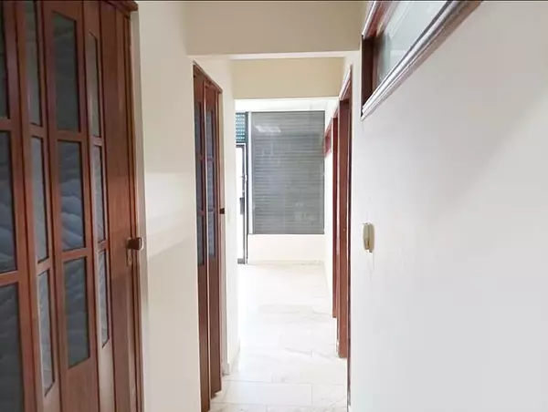 oficinas y locales comerciales - Local céntrico en los Prados 4