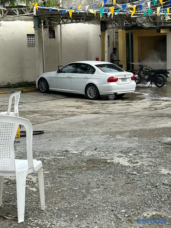 carros - BMW serie 3 año 2011 8