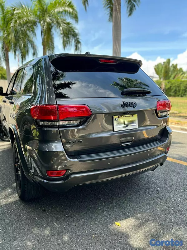 jeepetas y camionetas - JEEP GRAND CHEROKEE ALTITUDE 2019 4x4 COMO NUEVA 2