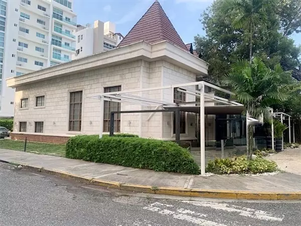 oficinas y locales comerciales - Amplio local esquinero 2