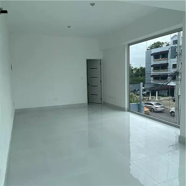oficinas y locales comerciales - Venta de Local con gran visibilidad en el millon 3