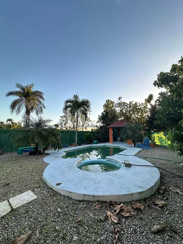 solares y terrenos - Finca de 7 Tareas con Caseta y Piscina en Las Montañas  5