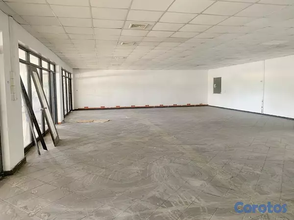 oficinas y locales comerciales - Local en alquiler en Naco  4