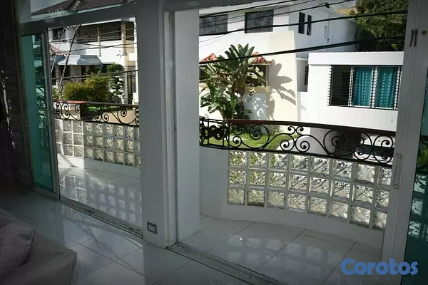 casas - Imponente casa en Residencial Santo Domingo 5