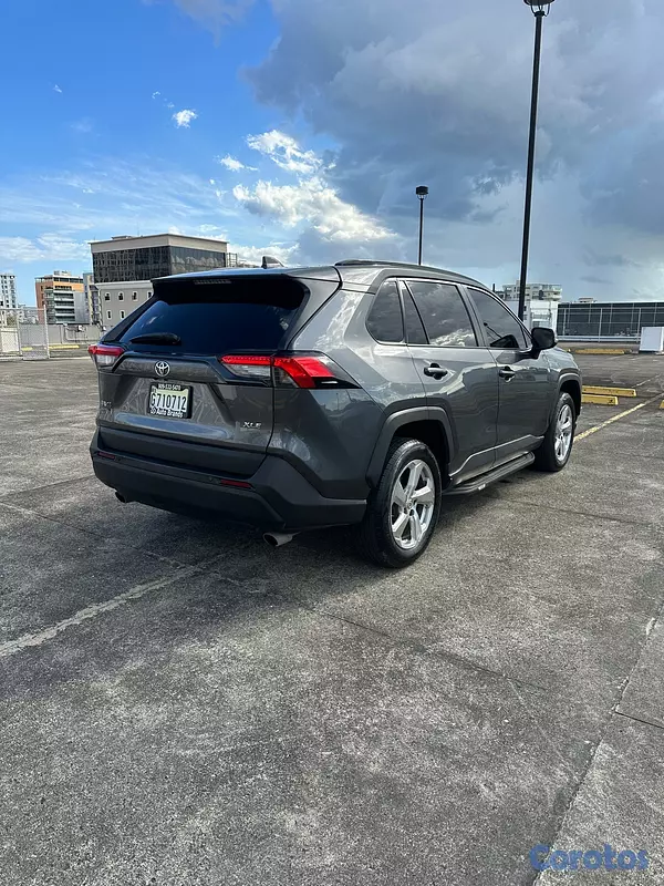 jeepetas y camionetas - Toyota rav4 XLE 2021 5